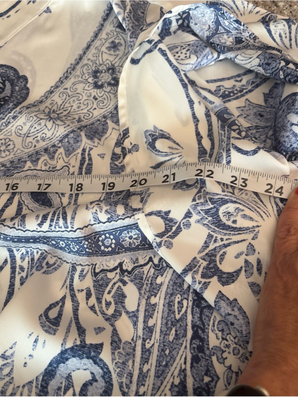 Chico's 2 (L) White/Blue Paisley V-Neck Kimono Sleeves Tie Hem Blouse Coastal - Picture 9 of 10